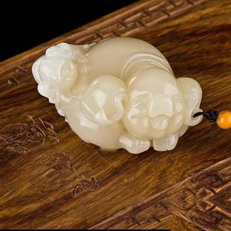 Yellow-Skin Sugar Hetian Seed Jade Palm Carving - Mother and Child, 92 g